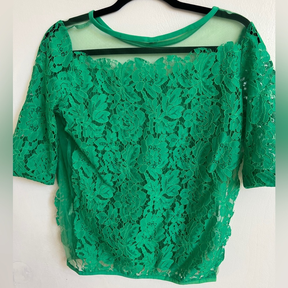 Unbranded Kelly Green Women’s lace blouse. Size medium.